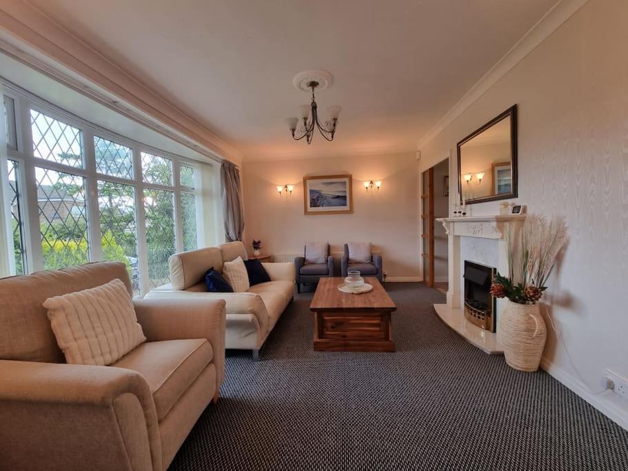 Charming Coastal Bungalow Cayton Buitenkant foto