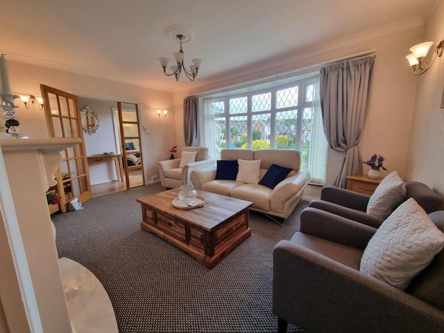 Charming Coastal Bungalow Cayton Buitenkant foto
